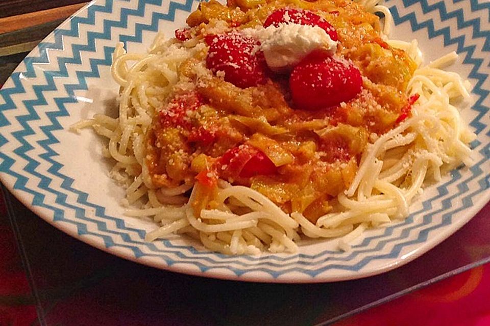 Spaghetti mit Lauch-Tomaten-Sugo