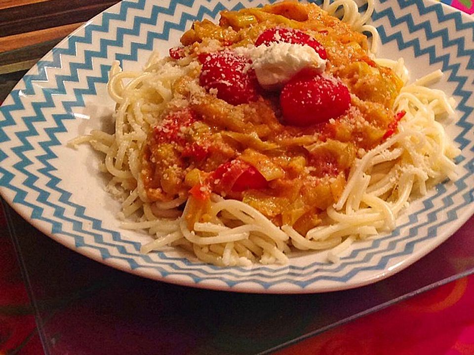 Spaghetti mit Lauch-Tomaten-Sugo| Chefkoch