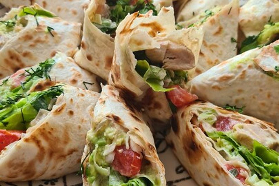 Tortilla Wraps mit Hähnchenbrust und Salsa