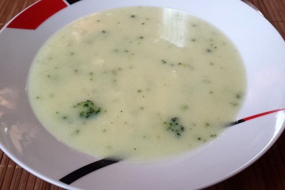 Blumen - Brokkoli - Suppe mit Gruyere