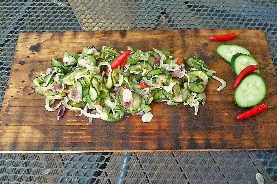 Gurkensalat mit Fenchel und Ingwer