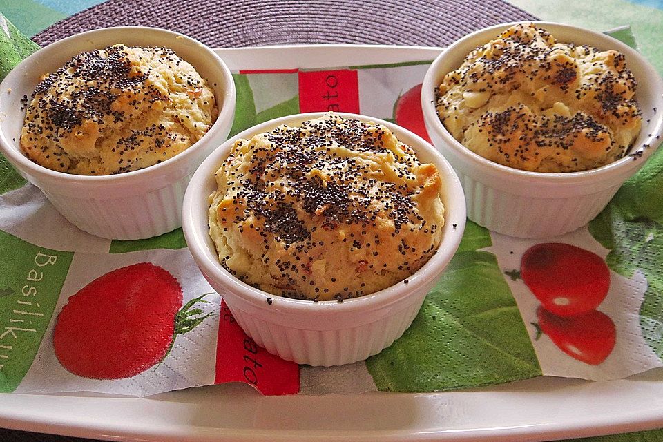 Schinken-Ricotta-Muffins mit Mohn