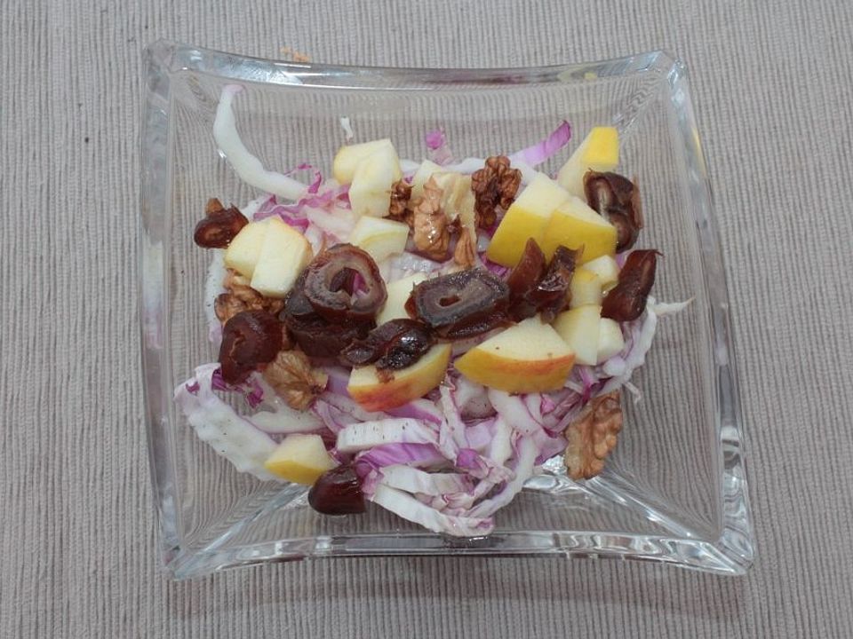 Chinakohlsalat mit Walnüssen und Datteln von kate_int| Chefkoch