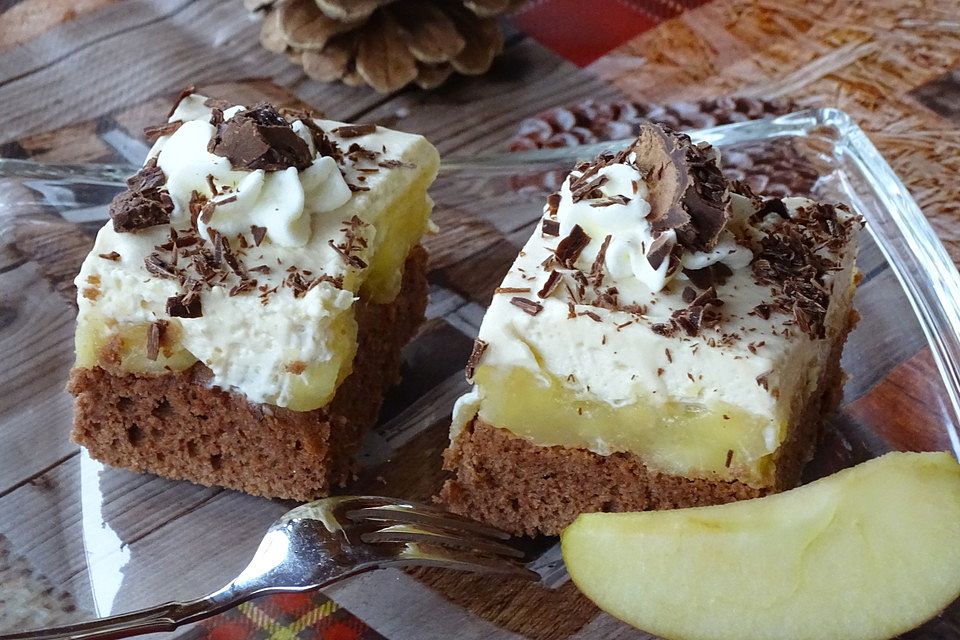 Schoko-Apfelkuchen mit Likörsahne