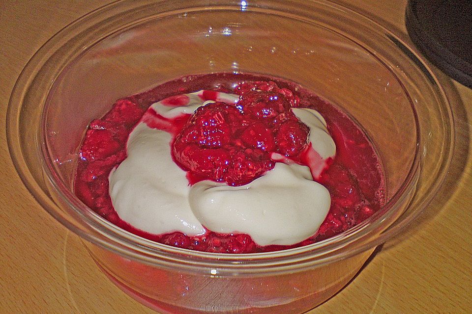 Mascarponecreme mit Himbeeren