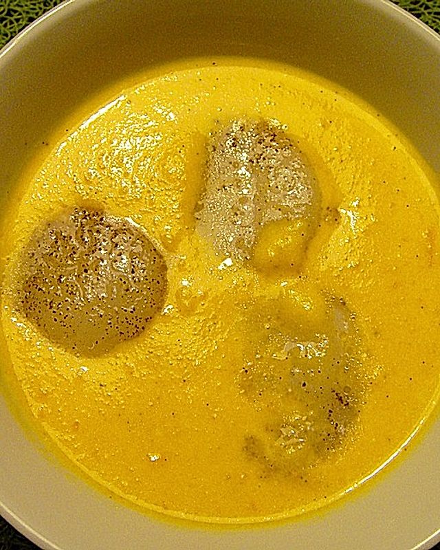 Karottensuppe mit Vanille und Ingwer an Jakobsmuscheln
