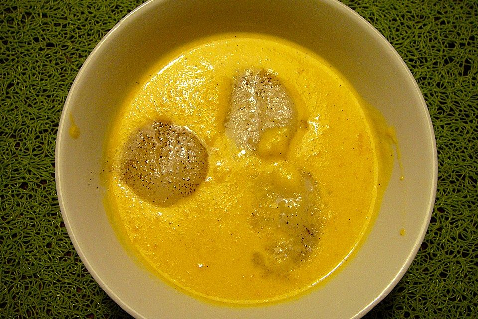 Karottensuppe mit Vanille und Ingwer an Jakobsmuscheln