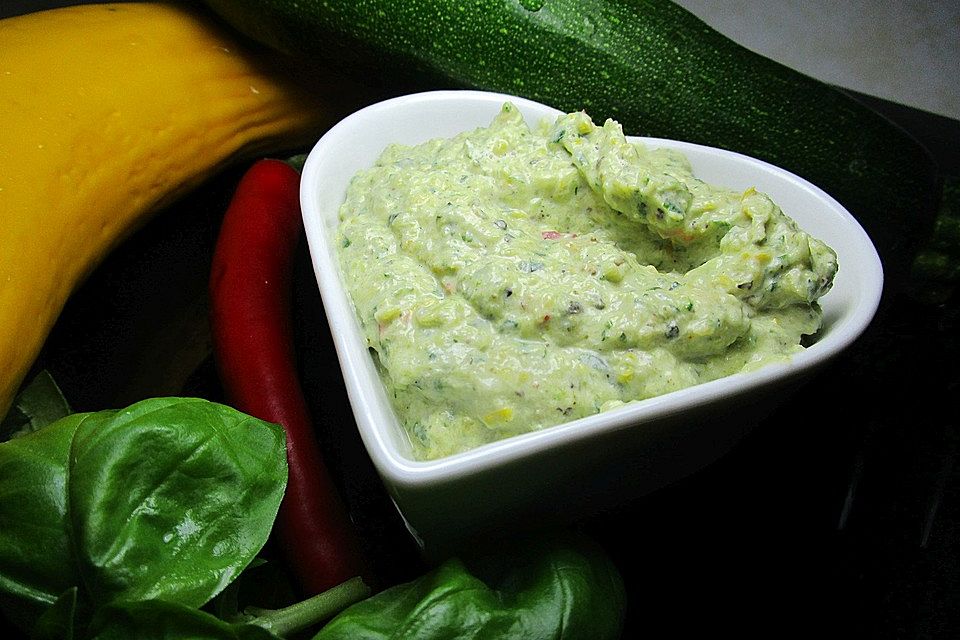 Smokeys Basilikum-Zucchini-Dip