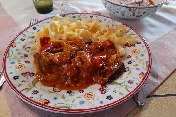 Hähnchengeschnetzeltes mit Paprika und Zucchini in Ajvar-Crème fraîche ...