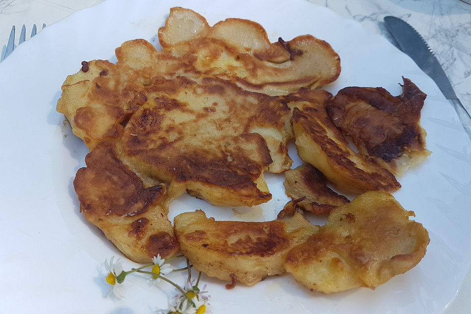 Apfelringe im Eierkuchenteig