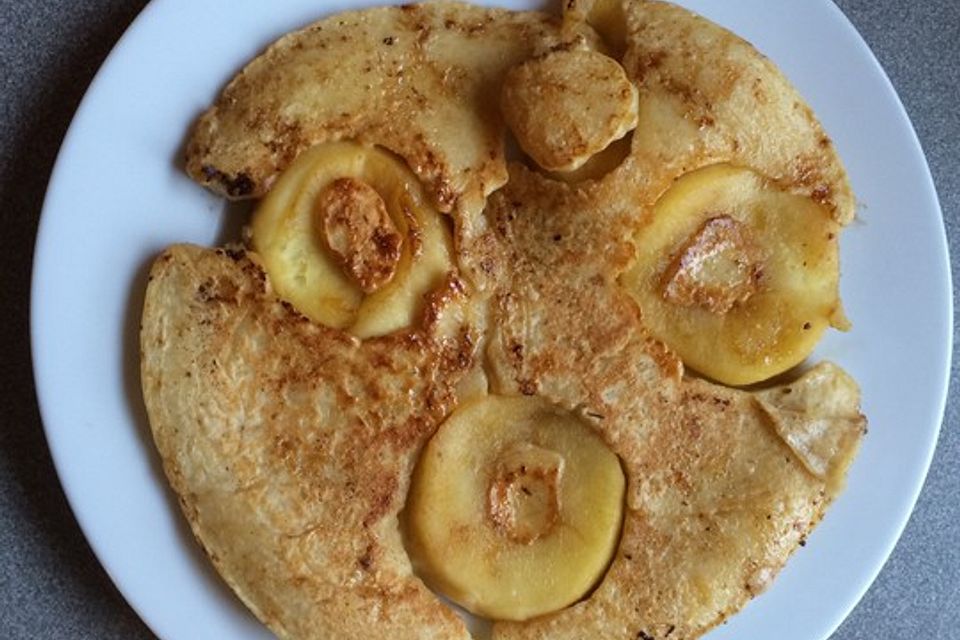 Apfelringe im Eierkuchenteig