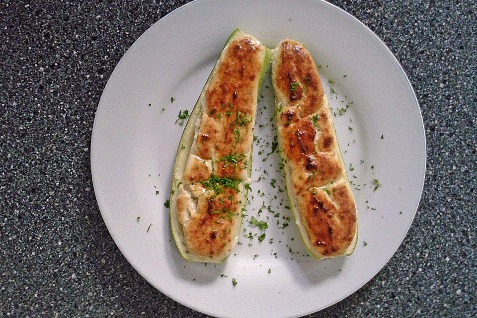 Zucchini mit Ricotta-Parmesanfüllung