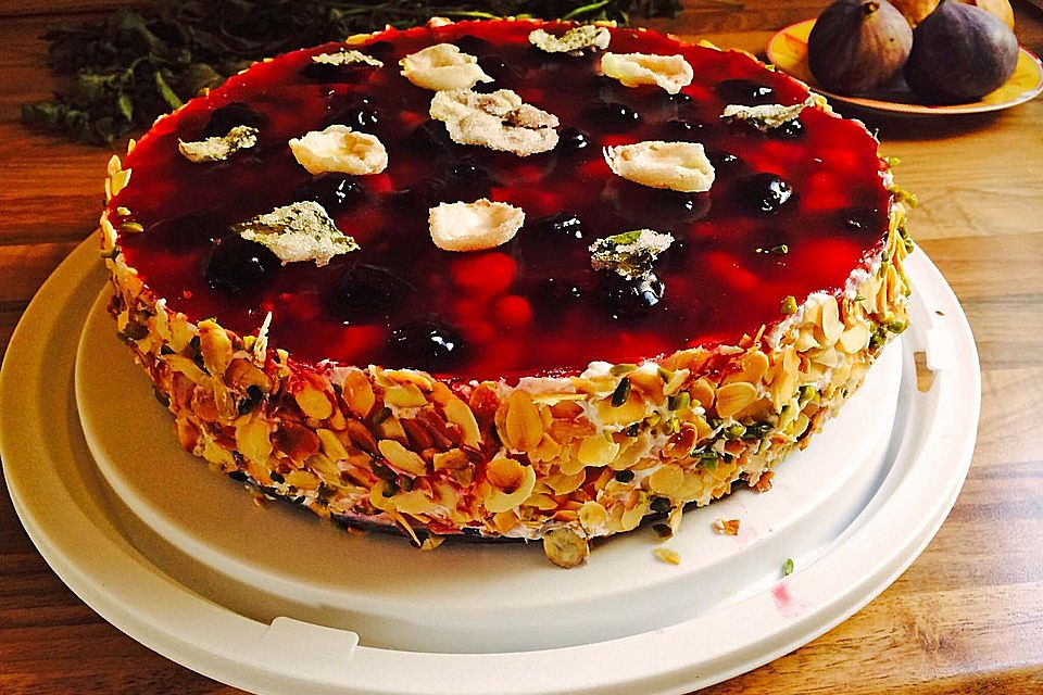 Mascorpone-Waldfrucht-Sekttorte