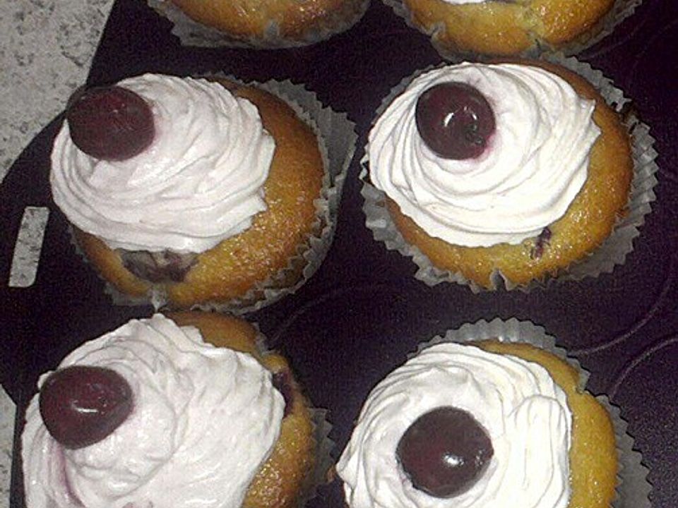 Kirsch-Mandel Cupcakes von anikaz20| Chefkoch