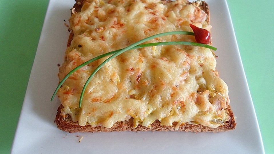 Überbackene Brötchen mit Porree und Crème fraîche von Hexensteph