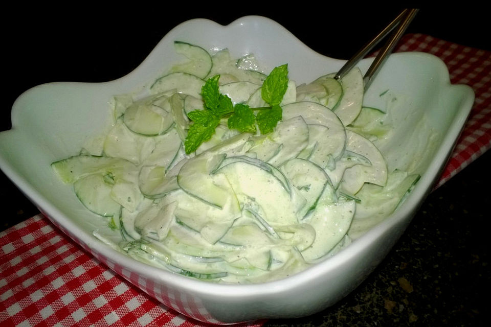 Gurkensalat mit Minze-Limetten-Dressing