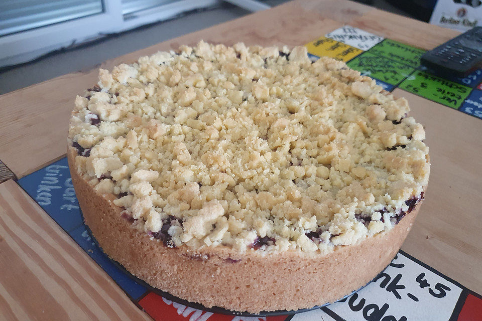 Käsekuchen mit Blaubeeren und Streusel