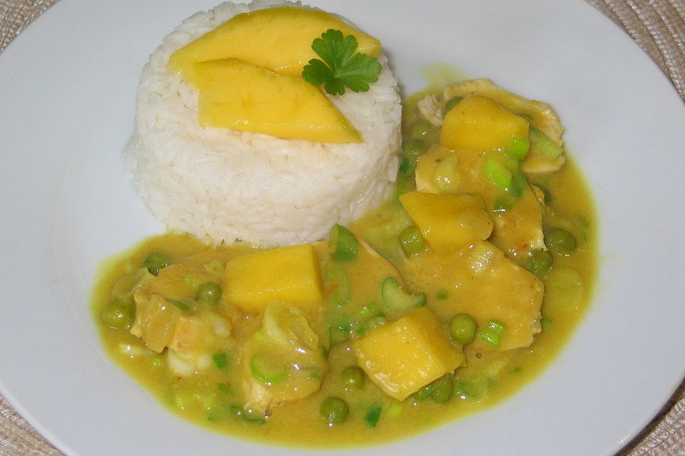 Fruchtiges Hähnchencurry mit Mango und Kokosmilch