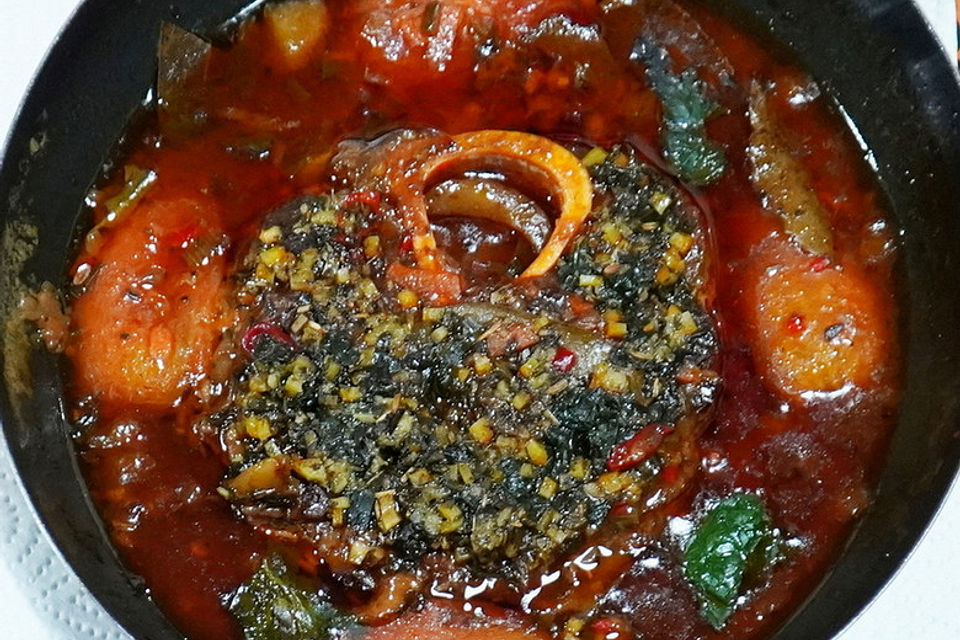 Ossobuco alla Milanese mit Weißwein-Tomatensauce