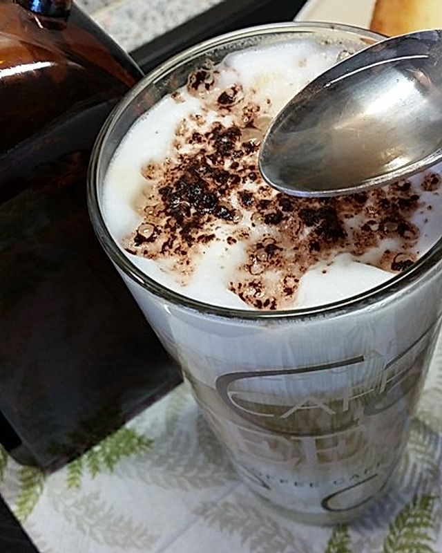 Kaffee Orange mit Kakaopulver und Schokoraspeln