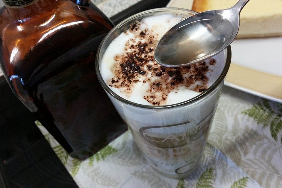 Kaffee Orange mit Kakaopulver und Schokoraspeln