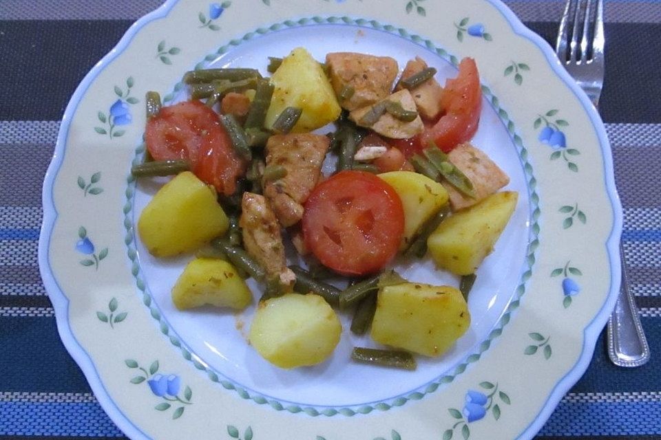 Hähnchen-Kartoffel-Pfanne mit Bohnen