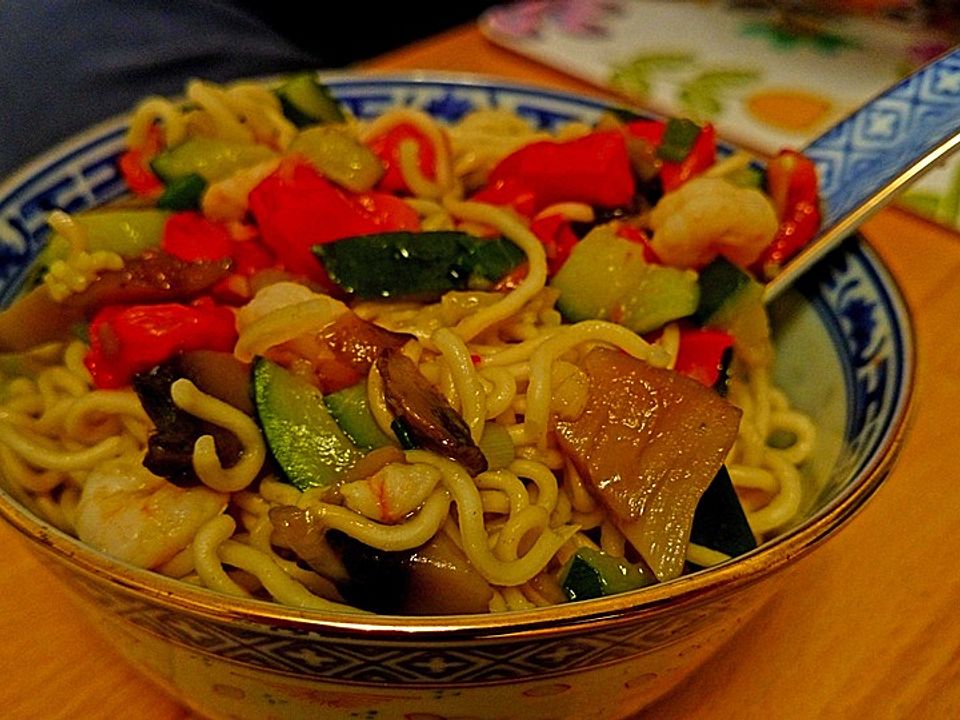 Würzige asiatische Gemüse-Nudelsuppe mit Garnelen von Sedonias| Chefkoch