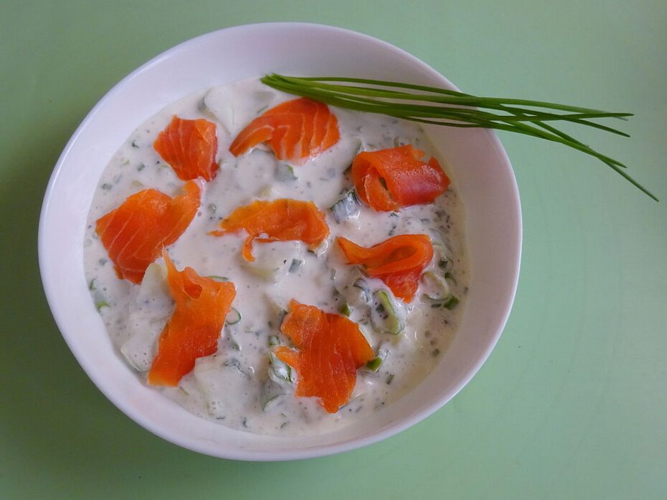 Joghurtsuppe mit Salatgurke und Raücherlachs von Karella| Chefkoch