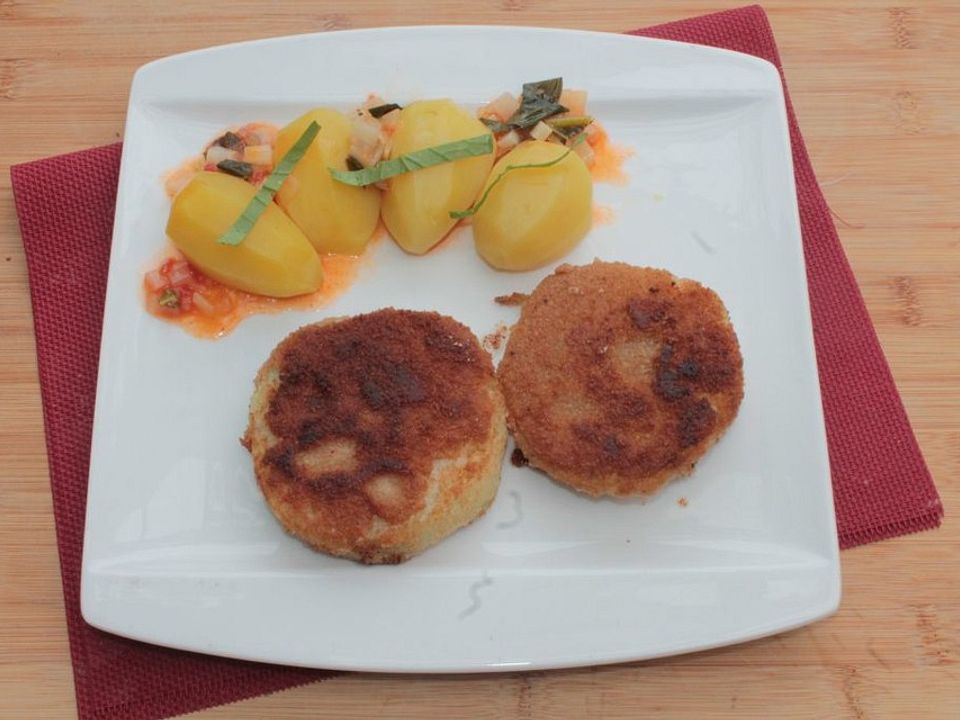 Vegane Kohlrabischnitzel mit Sauce und Kartoffeln von Taraliva| Chefkoch