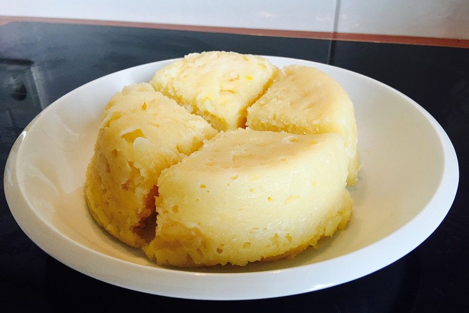 Saftiger Tassenkuchen mit Joghurt aus der Mikrowelle