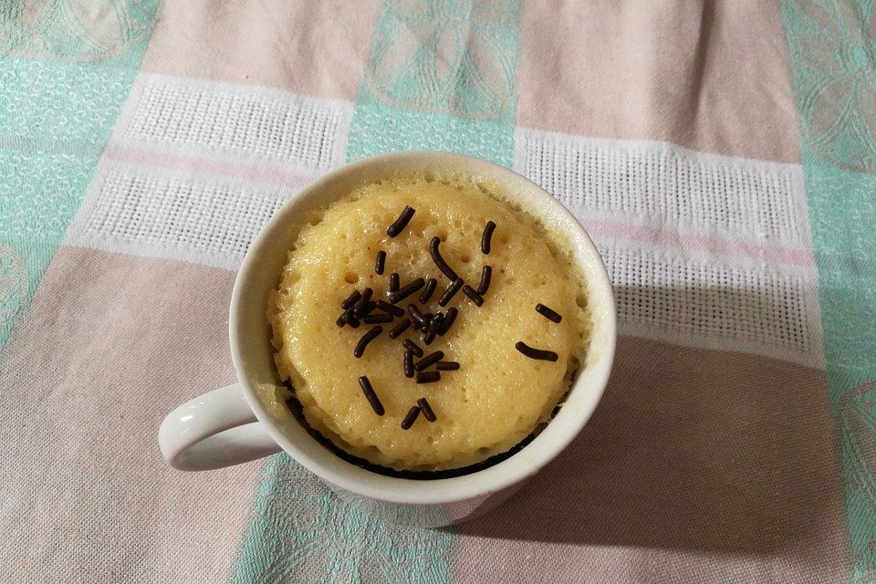 Saftiger Tassenkuchen mit Joghurt aus der Mikrowelle