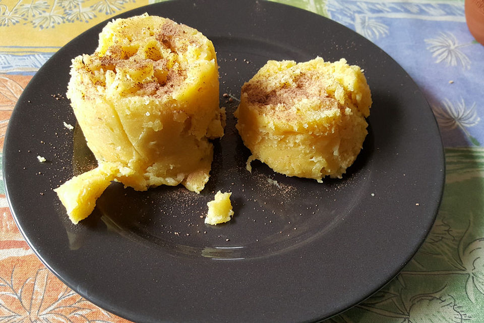 Saftiger Tassenkuchen mit Joghurt aus der Mikrowelle