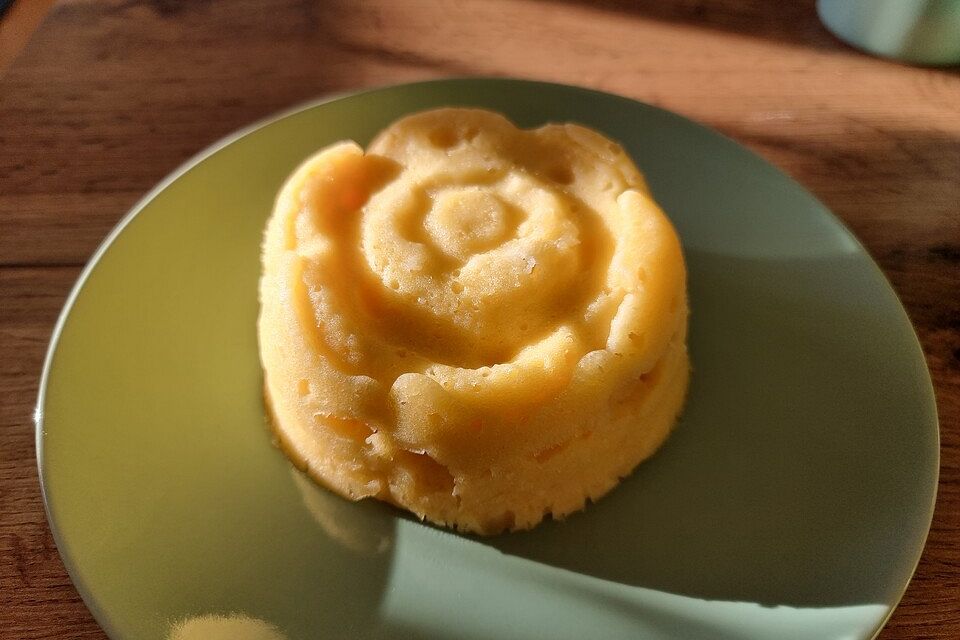 Saftiger Tassenkuchen mit Joghurt aus der Mikrowelle