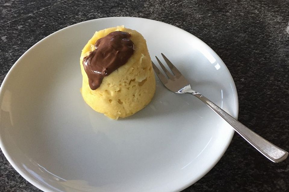 Saftiger Tassenkuchen mit Joghurt aus der Mikrowelle