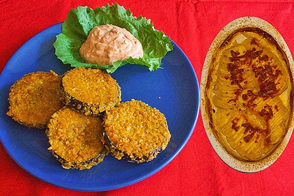 Auberginenscheiben im Knuspermantel mit Tomaten-Knoblauchdip