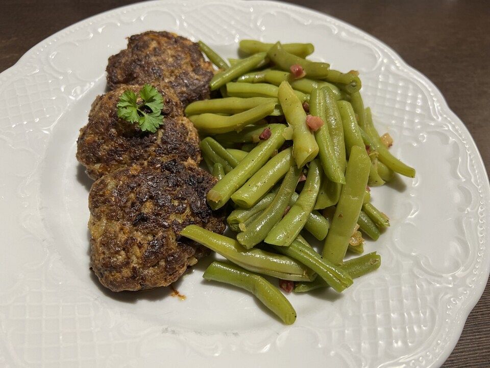 Low Carb Frikadellen mit Speckbohnen von blisso| Chefkoch