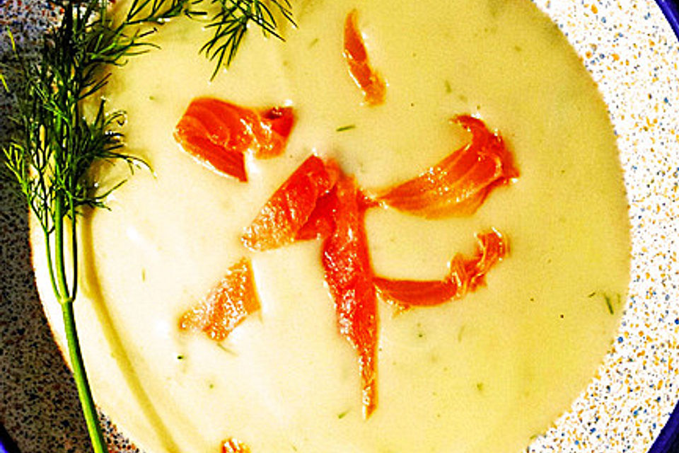 Schwedische Zucchini-Kartoffelsuppe mit Wildlachs und Dill