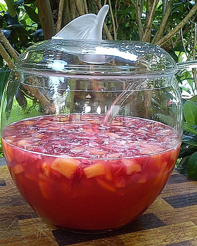 Erdbeer-Ananas-Bowle