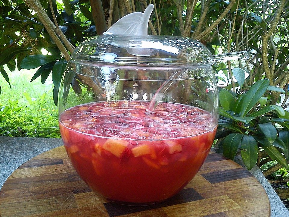 Erdbeer-Ananas-Bowle von lessatheg| Chefkoch