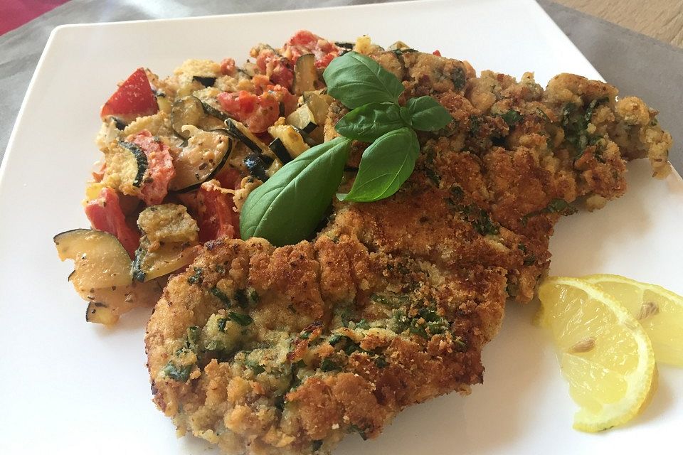 Tomaten-Zucchini-Gratin mit Puten-Basilikum-Schnitzel