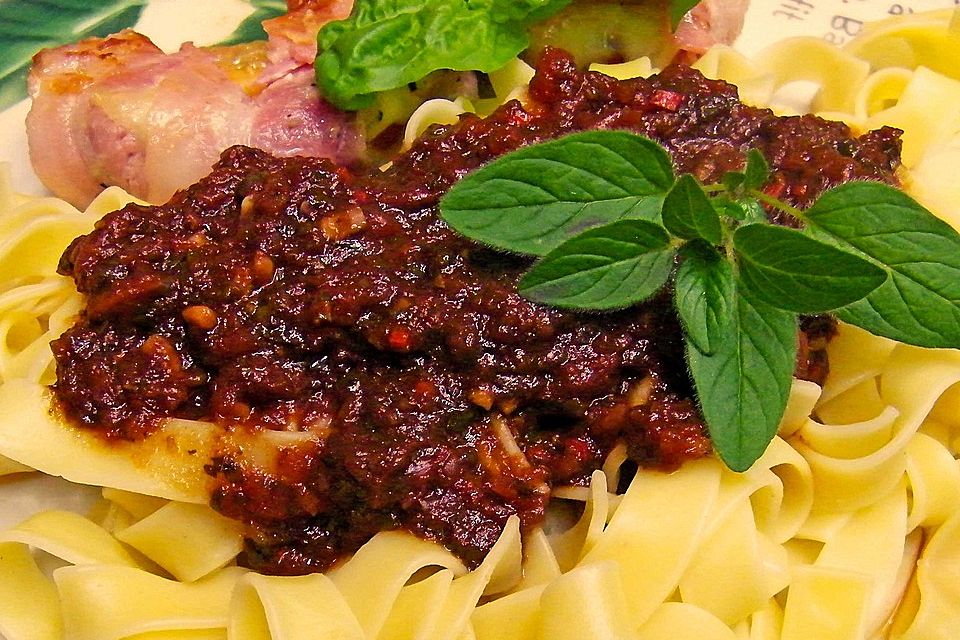 Dunkle Tomatensauce mit Rotwein und Balsamico