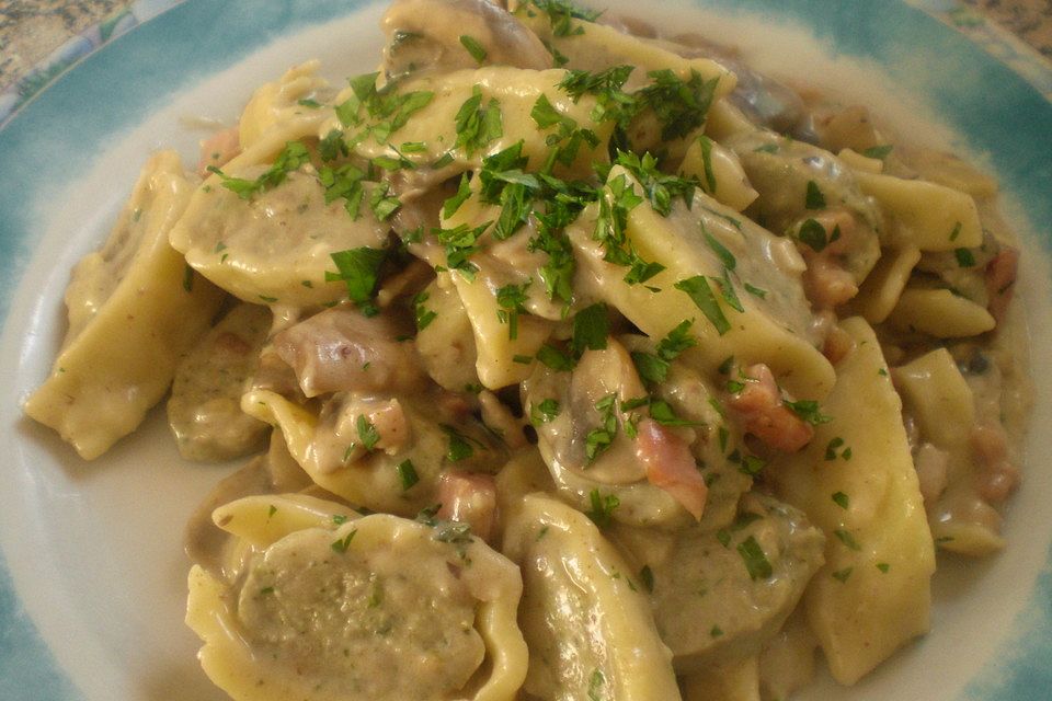 Maultaschen mit Champignon-Sahne-Soße