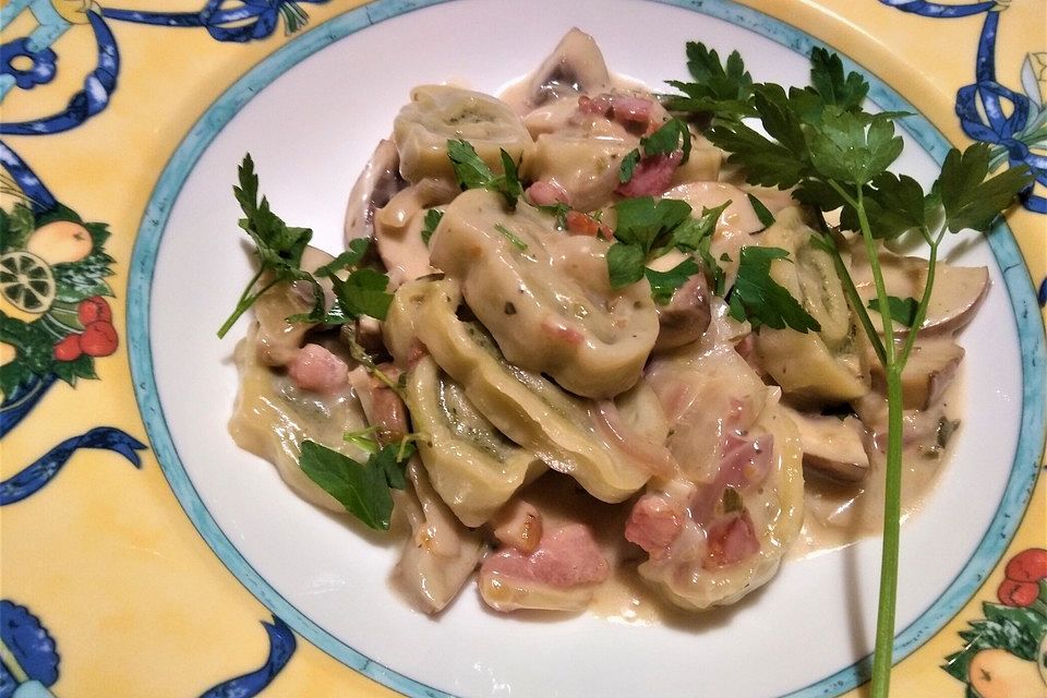 Maultaschen mit Champignon-Sahne-Soße