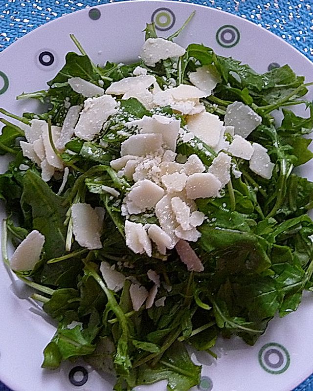 Rucola Salat mit einem Balsamico-Honig-Kürbiskernöl Dressing