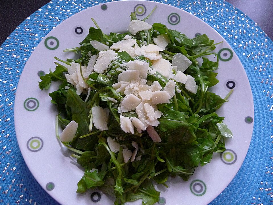 Rucola Salat mit einem Balsamico-Honig-Kürbiskernöl Dressing von ...