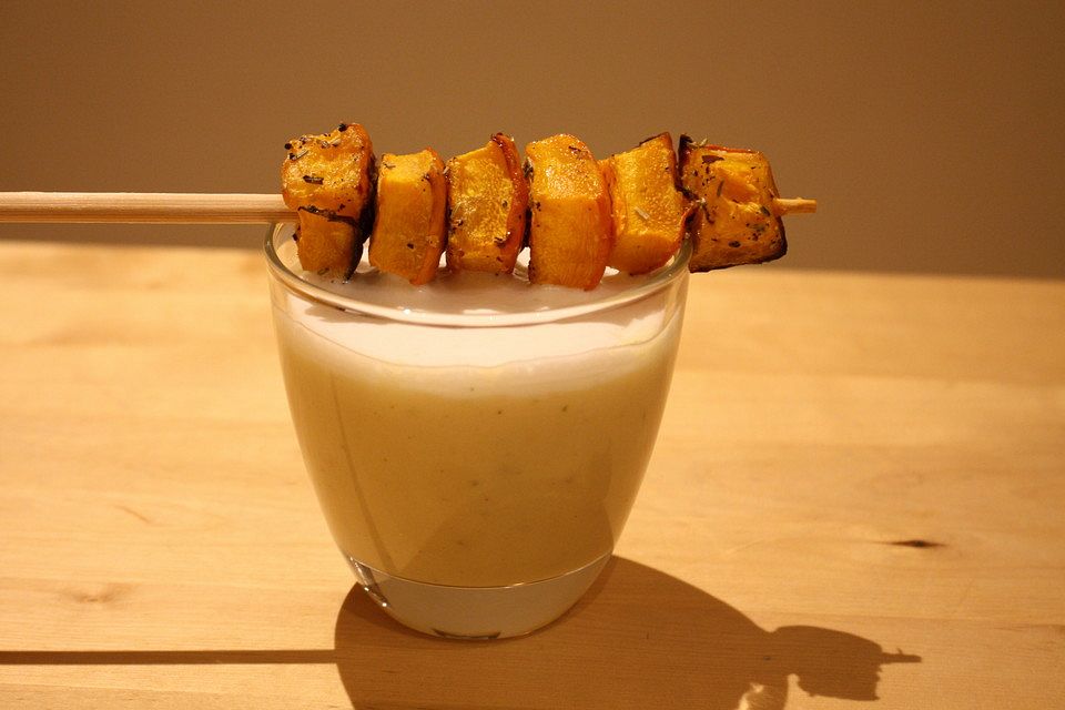 Getrüffelter Cappuccino von weißen Bohnen mit Kürbisbonbons