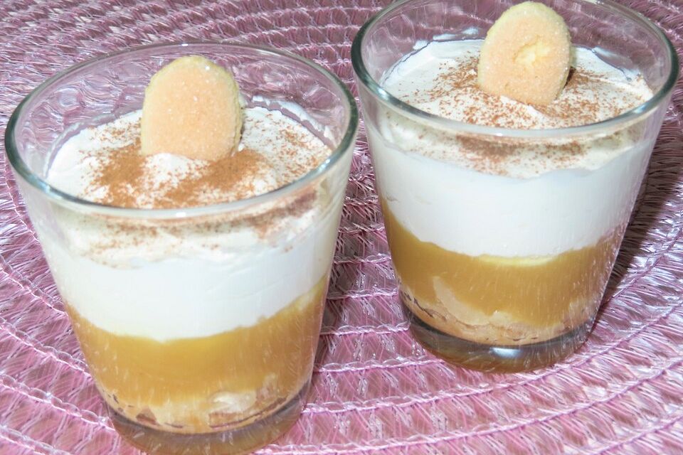 Apfelmus-Joghurt-Sahne Dessert