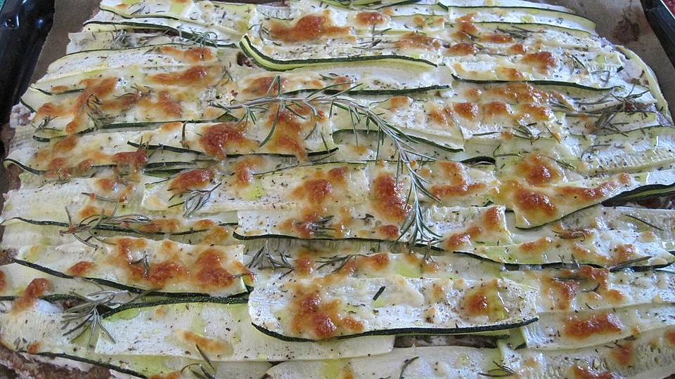 Flatbread Mit Zucchini Aprikosen Und Ziegenfrischkase Von Flowerbomb Chefkoch 
