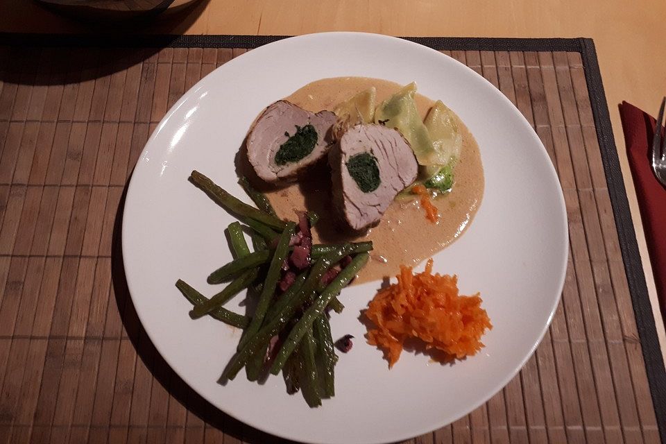 Gefülltes Schweinsfilet in zarter Senfsauce