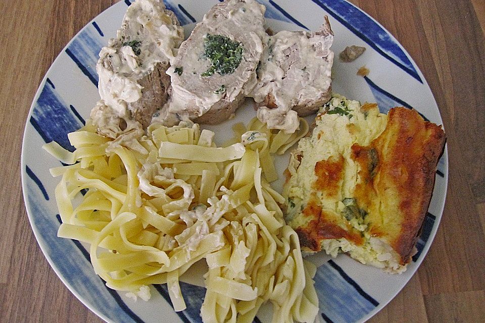 Gefülltes Schweinsfilet in zarter Senfsauce